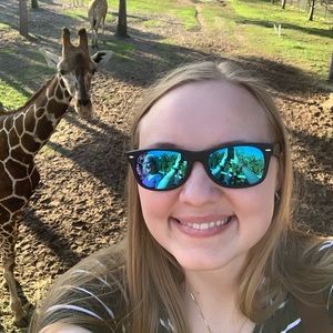 Meet your Posher, Carolyn